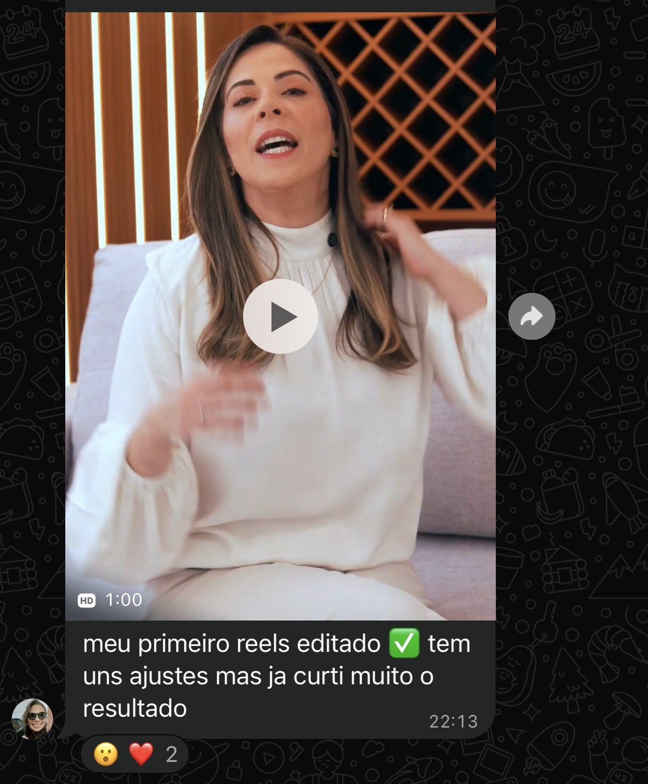 Aluna compartilhando o primeiro reels editado com IA